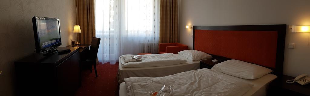 Hotel Nivy Bratislava Esterno foto